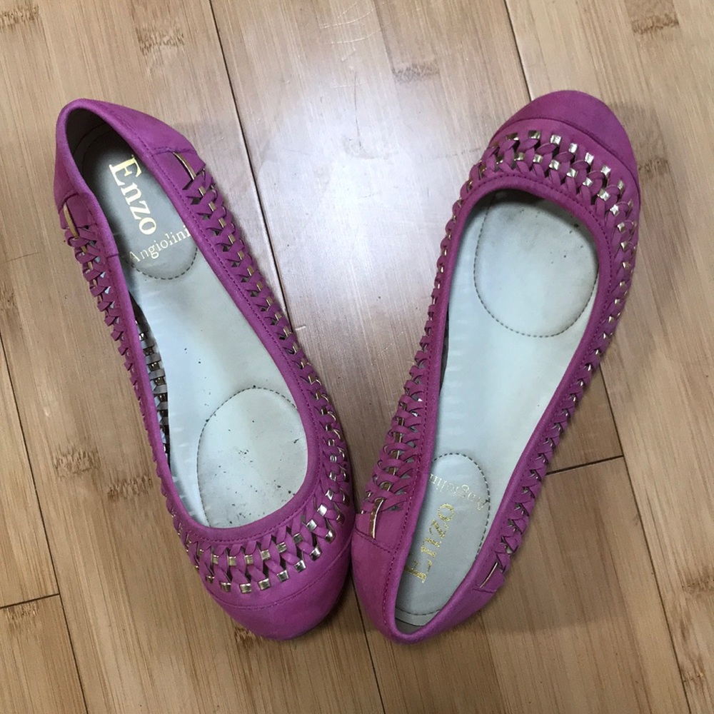 Like new Enzo Angiolini flats with gold detail